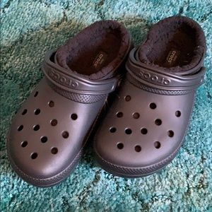 black fuzzy crocs never worn